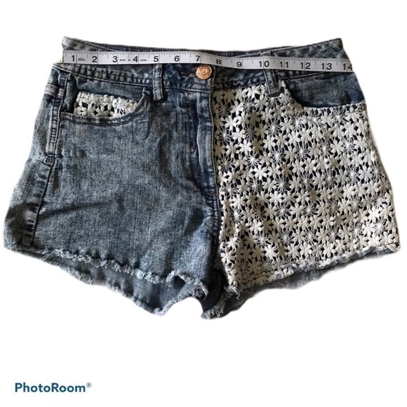 Celebrity Pink High Waisted Lace Shorts | 6 - Picture 4 of 5